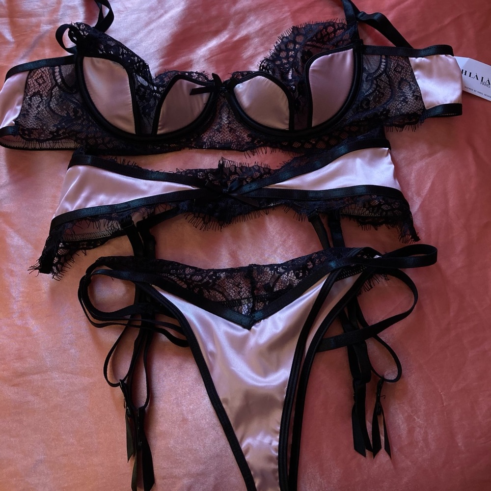 3 piece set with lace inserts & thong